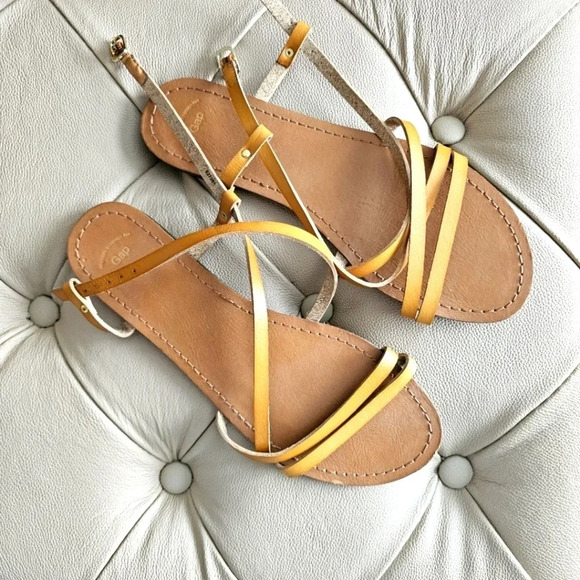 GAP Flat Sandals Tan  Ankle Strap Brown Size 8 - Picture 1 of 4
